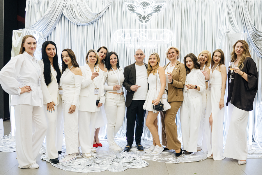 Gran estreno de la colección KAPSULA by InWite: médicos en la pasarela, premios y acción benéfica